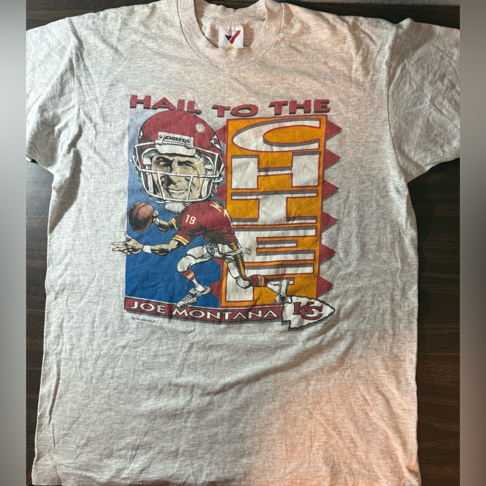 Vintage 1993 Hail To The Chiefs Joe Montana Big Face Caricature NFL Shirt XL